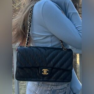 CHANEL Medium Classic Double Flap Pleated Calfskin Handbag Black / Gold